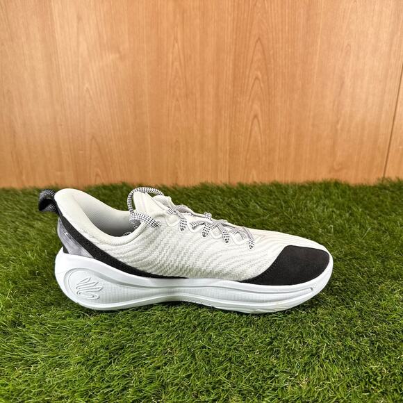 Athletic_Shoes